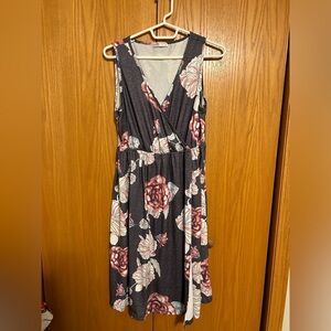 EKOUAER dress is in great condition with a nice design on it.